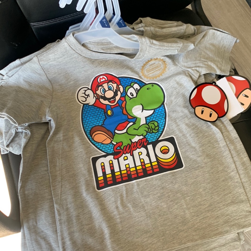 Super Mario tee shirt